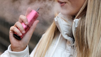 La legisladora que impulsa la regulación de vapeadores advirtió sobre sus riesgos: “No son inocuos y afectan a los menores”