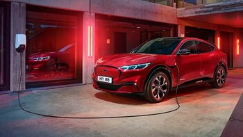 Ford vs Tesla: ¿será la pelea del futuro en la industria de autos eléctricos?