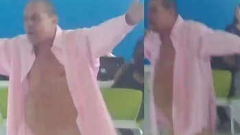 Se desnudó en oficina de