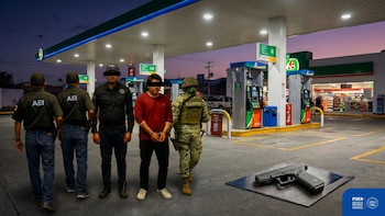 Cae mando policial de Atzompa, Oaxaca, por venta ilegal de armas: intentaba vender una escuadra en 45 mil pesos