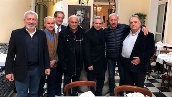 El nuevo Secretario de Culto junto a Fernández y un grupo de amigos que se referencian en el peronismo porteño
