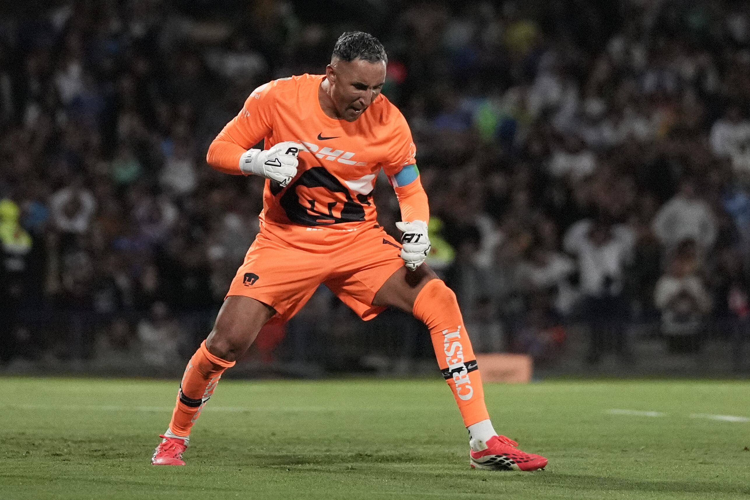 El club Pumas UNAM anunció la renovación de contrato por un año más con Keylor Navas, quien continuará en el equipo hasta 2027. (AP Foto/Eduardo Verdugo)