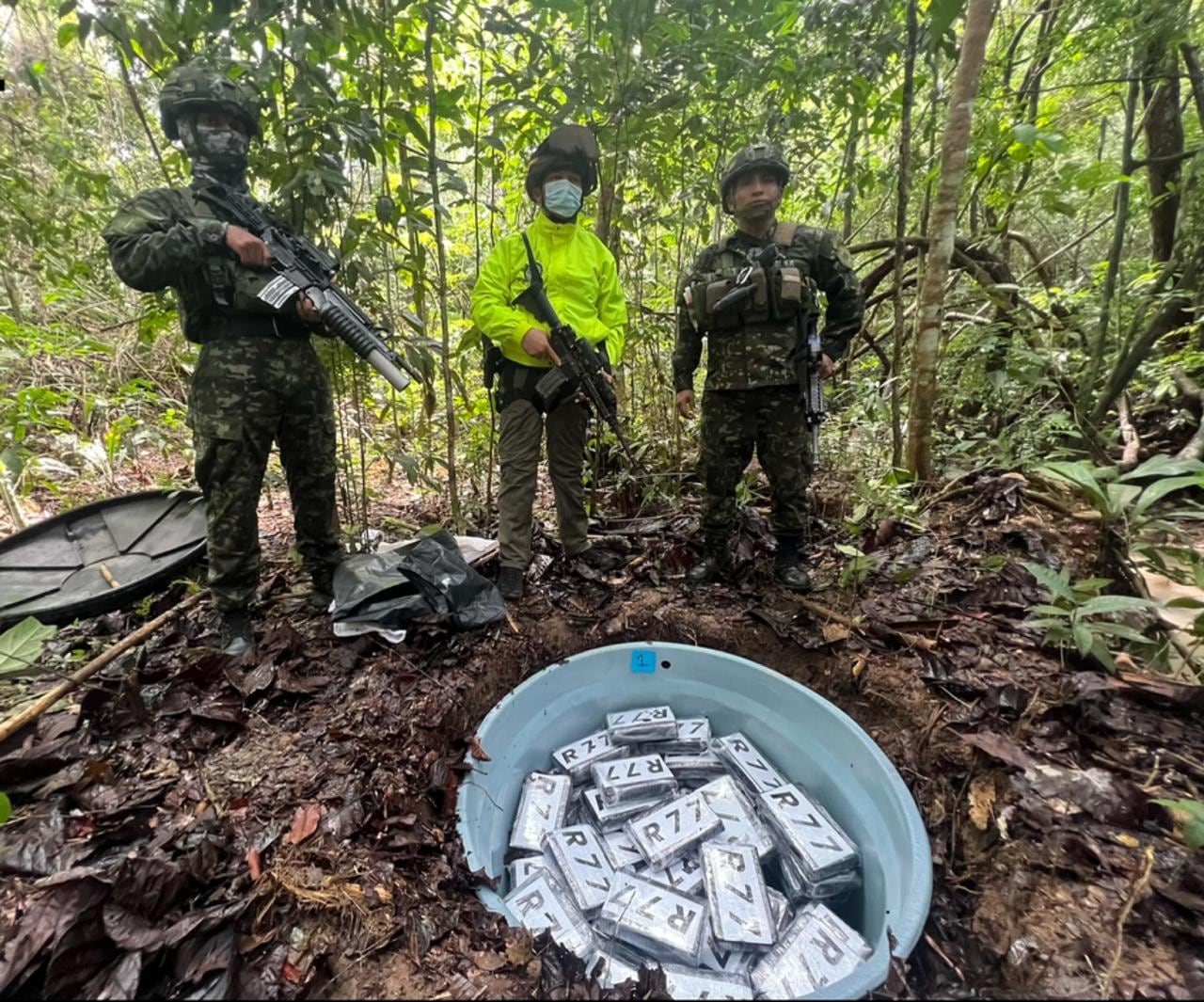El laboratorio desmantelado tenía capacidad para producir dos toneladas mensuales de cocaína destinadas a Estados Unidos y Europa - crédito Ejército