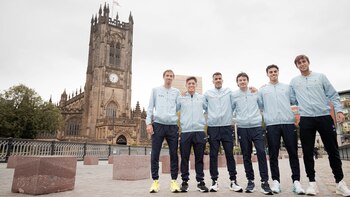 Guillermo Coria acompañado por el