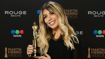 La conductora de Bake Off Famosos se quedó con la estatuilla dorada en la ceremonia (Instagram)