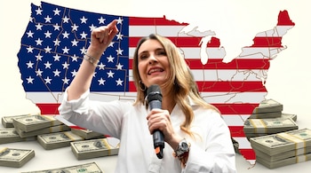 Paloma Valencia, con camisa blanca y micrófono, levanta un dedo frente a un mapa de Estados Unidos y montones de billetes de cien dólares.