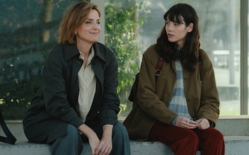 Eva Martín y Mireia Oriol en la serie 'Ágata y Lola' (Atresplayer)