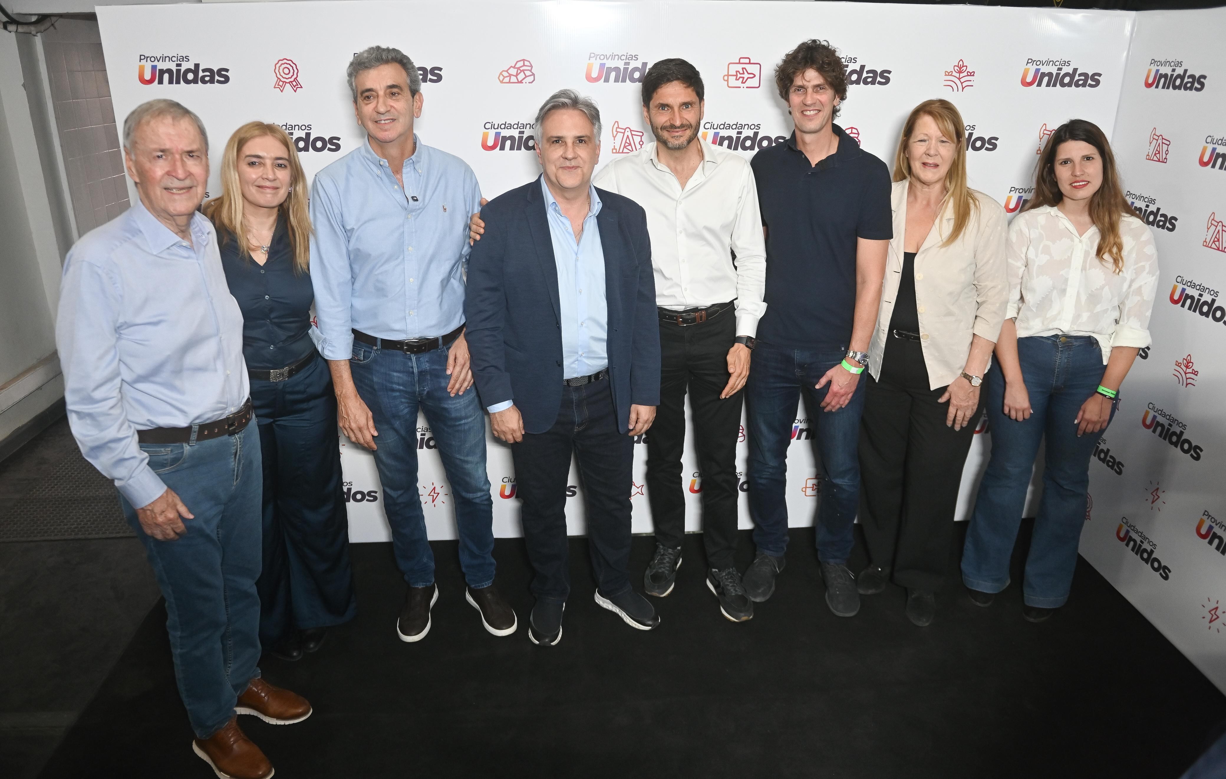 Los principales candidatos de Ciudadanos Unidos con el apoyo de los dirigentes provinciales