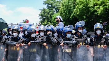 La Fiscalía de Filipinas ordena acatar la orden de arresto del TPI contra el exjefe de Policía Dela Rosa