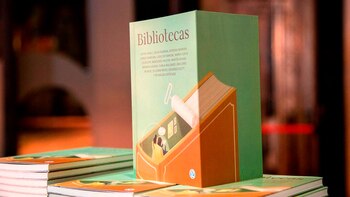 En "Bibliotecas", escriben Katya Adaui,