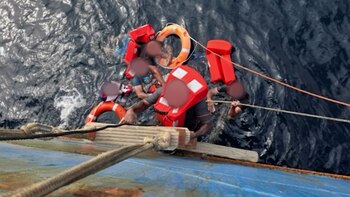 Cinco tripulantes fueron rescatados con