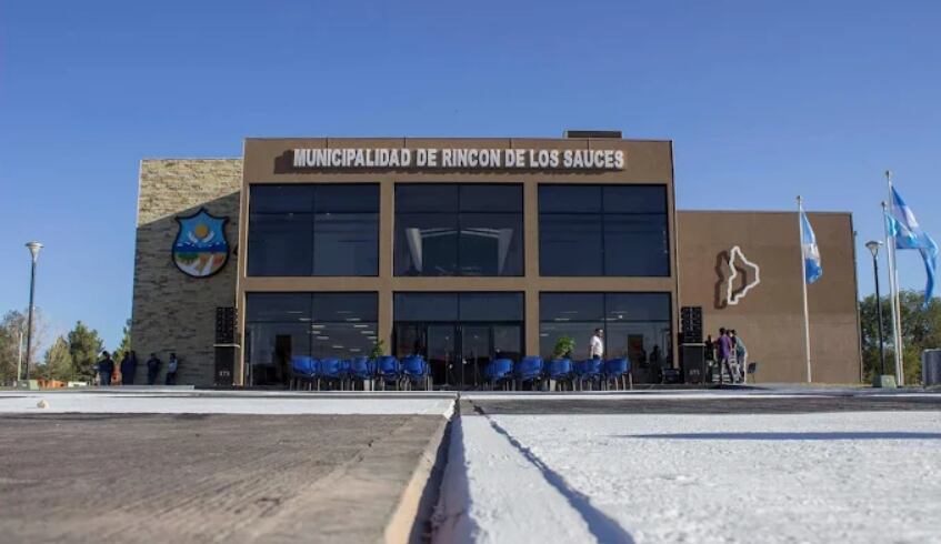 Fuentes fue separado de su cargo, luego de que activaran un pedido de captura en su contra