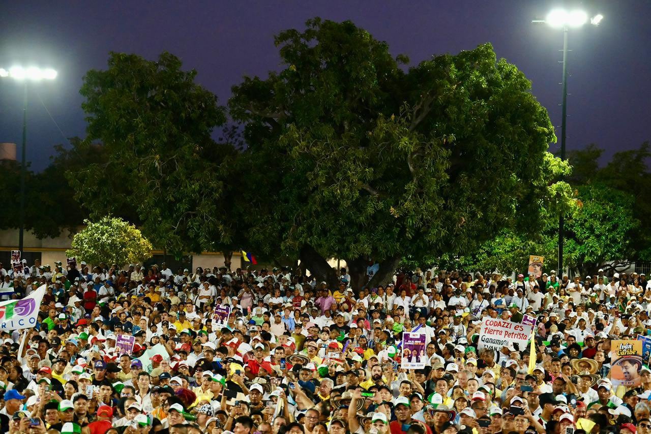 Centenares de personas asistieron a la plaza pública para presenciar el discurso - crédito Iván Cepeda / X