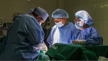Paciente con cáncer de vejiga recupera su autonomía tras compleja operación de seis horas en EsSalud: “Hoy puedo decir que estoy bien”