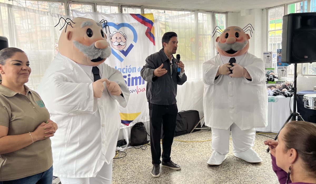 El modelo de Droguerías del Dr. Simi combina venta de medicamentos genéricos a bajo costo con servicios médicos accesibles en Colombia. (Dorguerías del Dr. Simi)