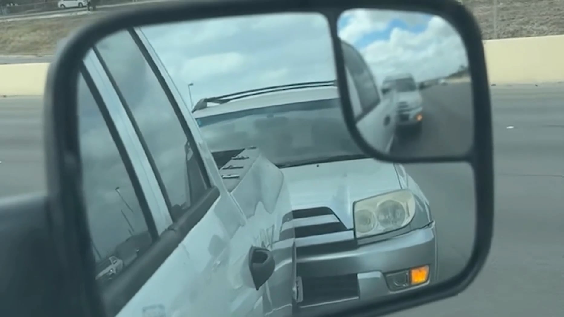 La rápida cooperación entre automovilistas y servicios de emergencia en la autopista evidenció la importancia de actuar solidariamente ante una emergencia vial (Andrea Walker)