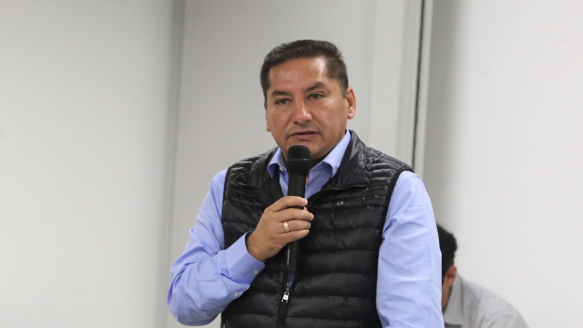 El Décimo Tercer Juzgado de Investigación Preparatoria de Lima Norte admitió el trámite del habeas corpus a favor del alcalde de Comas, Ulises Villegas, tras la confirmación de su sentencia de seis años de prisión y la orden de captura ratificada por la Primera Sala Penal de Apelaciones Transitoria de Lima Norte