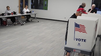 Acusados cuatro extranjeros por votar ilegalmente en EEUU y mentir en sus trámites de ciudadanía