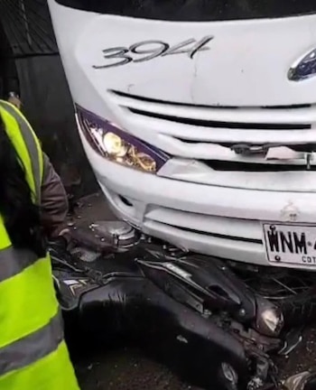 Un hombre de 29 años murió y una menor de 7 años resultó lesionada en un accidente de tránsito ocurrido en la localidad de Ciudad Bolívar, sur de Bogotá - crédito @NOTICIASEDL/X