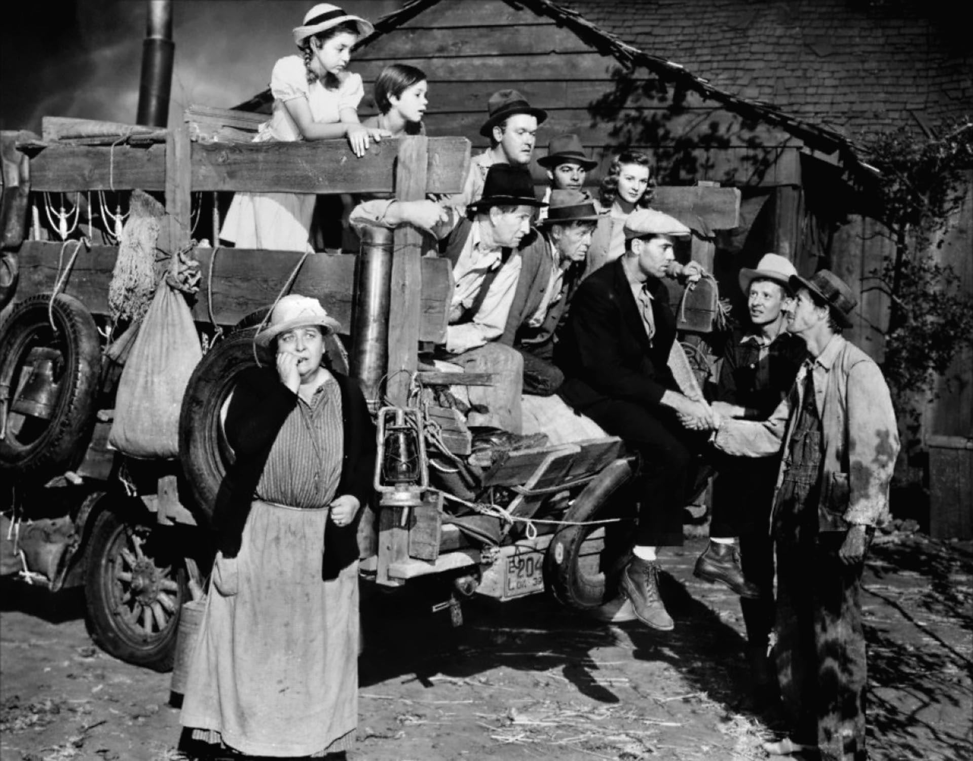 Imágenes de la película de 'Las uvas de la ira', clásico basado en la novela homónima de John Steinbeck, donde puede seguirse a una familia gravemente afectada por el 'Dust Bowl'.