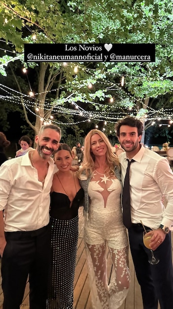 La pareja junto al Pollo