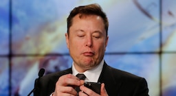 Elon Musk dice que los celulares desaparecerán en cinco años y este es el dispositivo que los remplazará