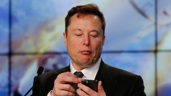 Elon Musk dice que los celulares desaparecerán en cinco años y este es el dispositivo que los remplazará