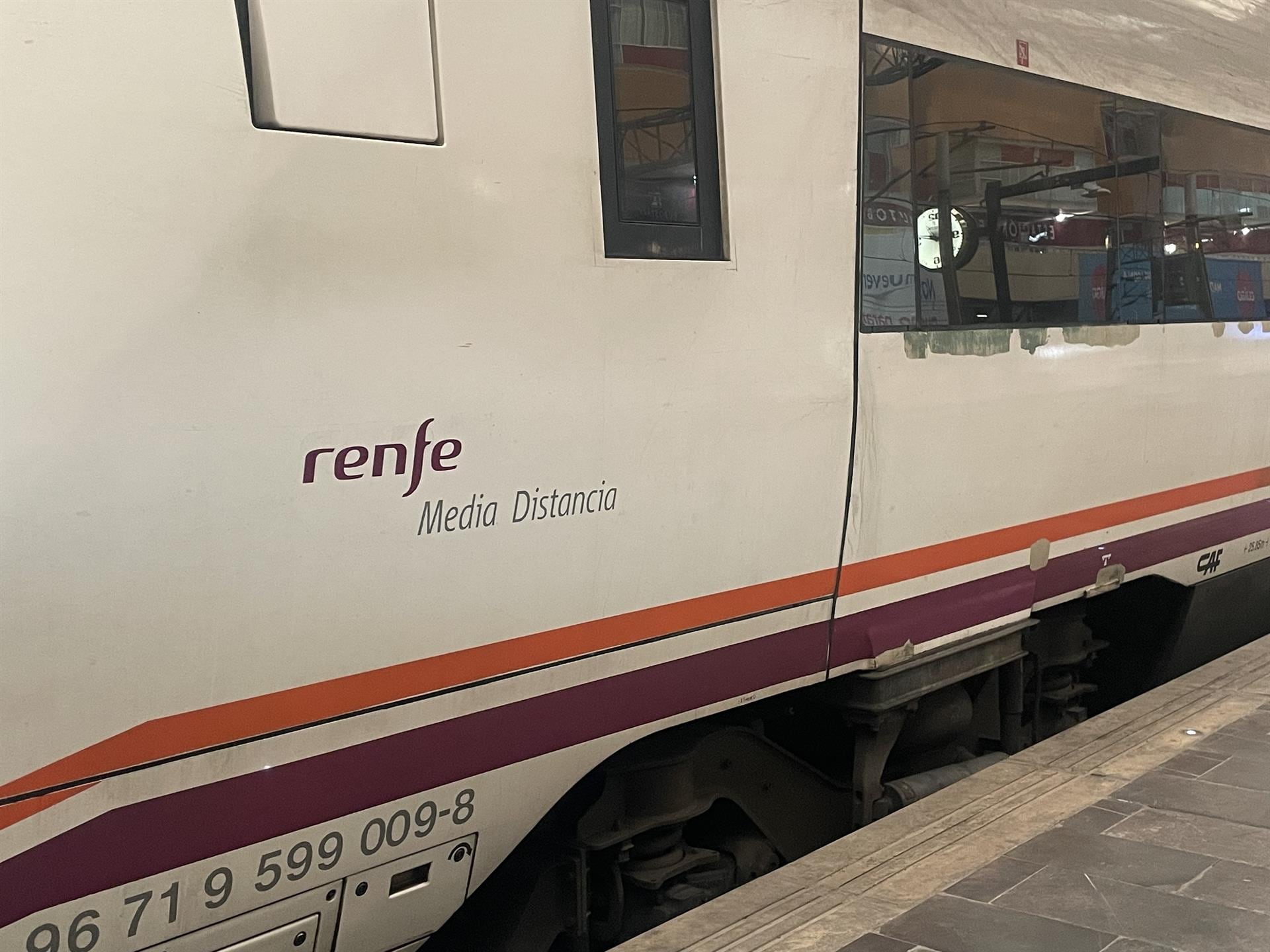 Renfe elimina el suplemento de bicicleta y la reserva de asiento en algunos Media Distancia