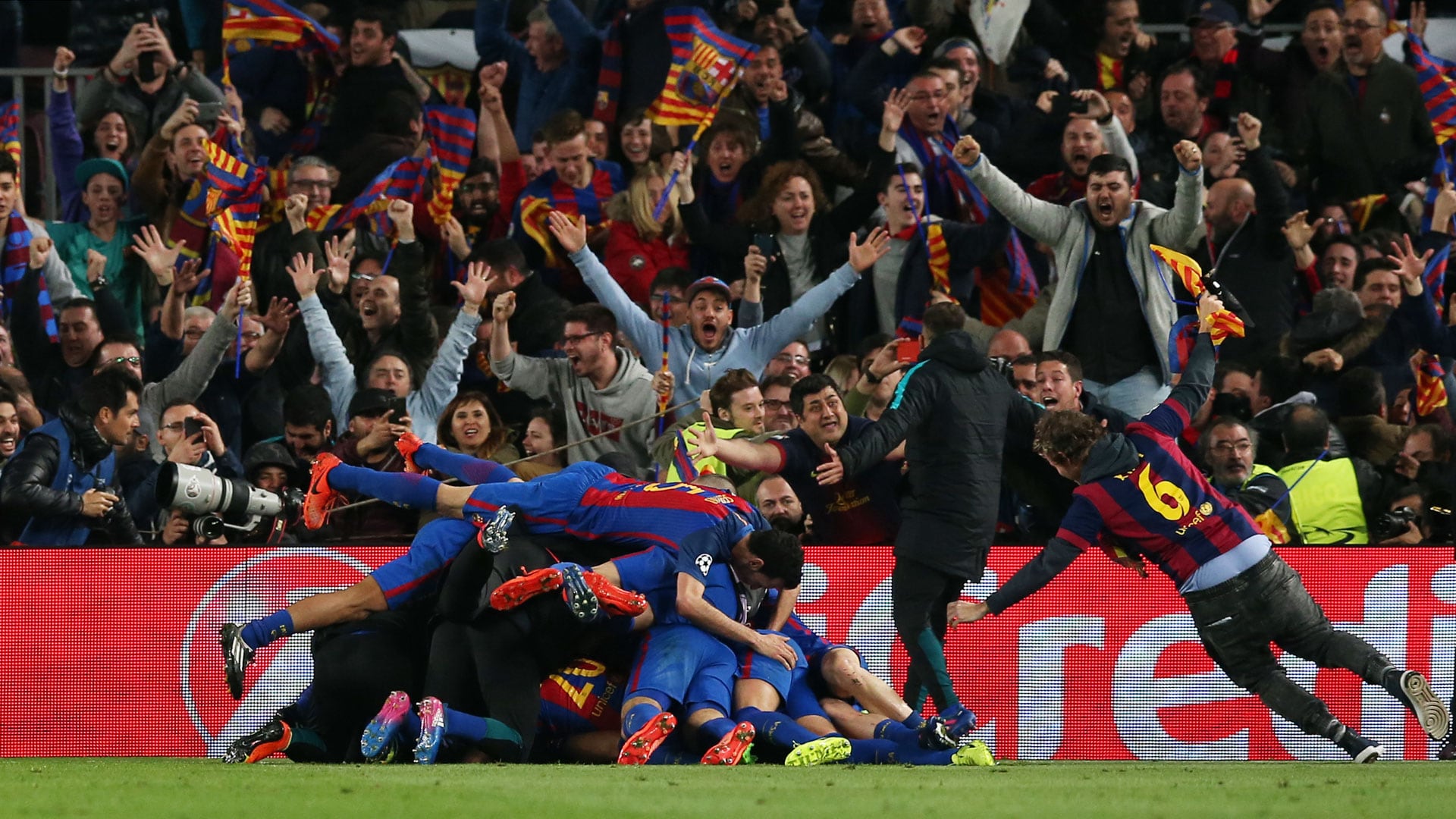 Los jugadores del FC Barcelona celebrando un gol (Reuters)