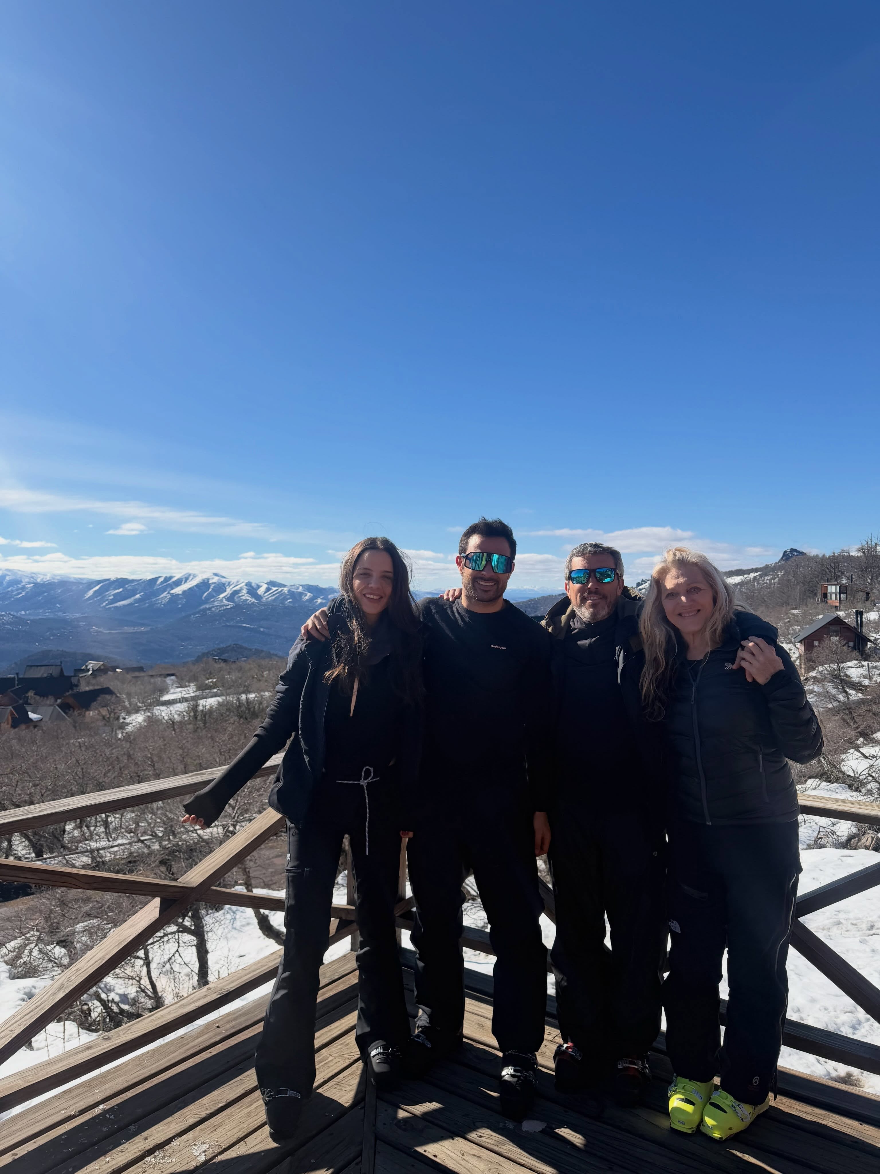Ivana y Darío junto a la otra pareja que viajó con ellos