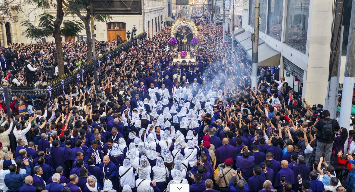 El itinerario por el casco antiguo de Lima abarcó sectores próximos a la Municipalidad Metropolitana y al Arzobispado. (Infobae)