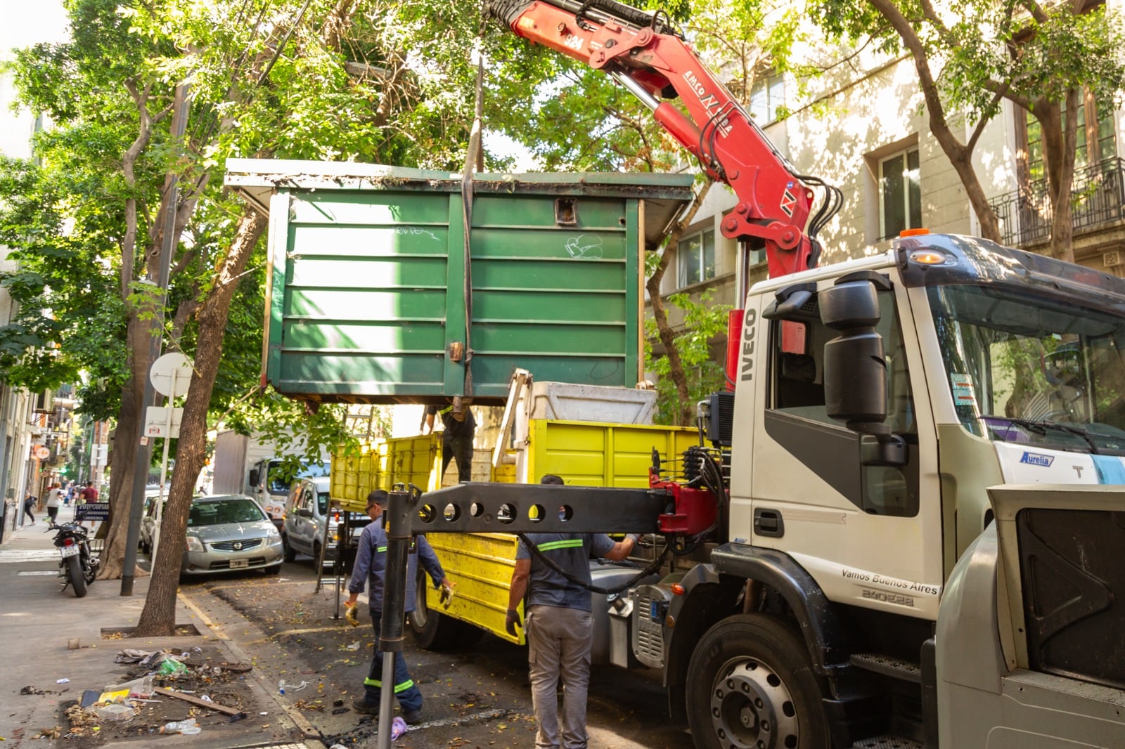 La medida de remoción de puestos cerrados busca mejorar la circulación peatonal y la limpieza urbana en Buenos Aires
