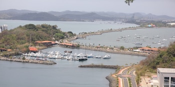 La UABR sostiene que la venta informal de alimentos y bebidas no está permitida en espacios públicos no concesionados de Amador. Tomada de la UABR