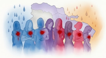 Acuarela de siete siluetas femeninas de pie, con manchas rojizas en el pecho, sobre un mapa difuso de República Dominicana y un fondo con gotas de lluvia y ocre.