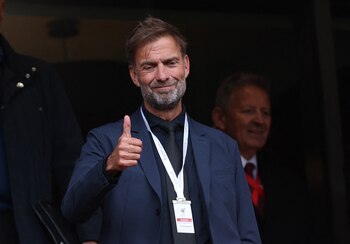Jürgen Klopp, ex entrenador del Liverpool, observando un partido del equipo inglés en Anfield (REUTERS/Phil Noble)