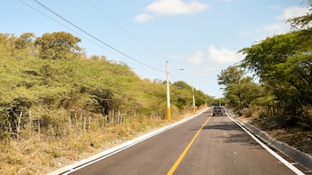 Montecristi sumó la carretera Hatillo Palma–Derramadero–Agua de Luis y Arroyo Caña, una conexión que beneficia a más de 32.000 personas en la Línea Noroeste. (Foto cortesía Presidencia de la República Dominicana)