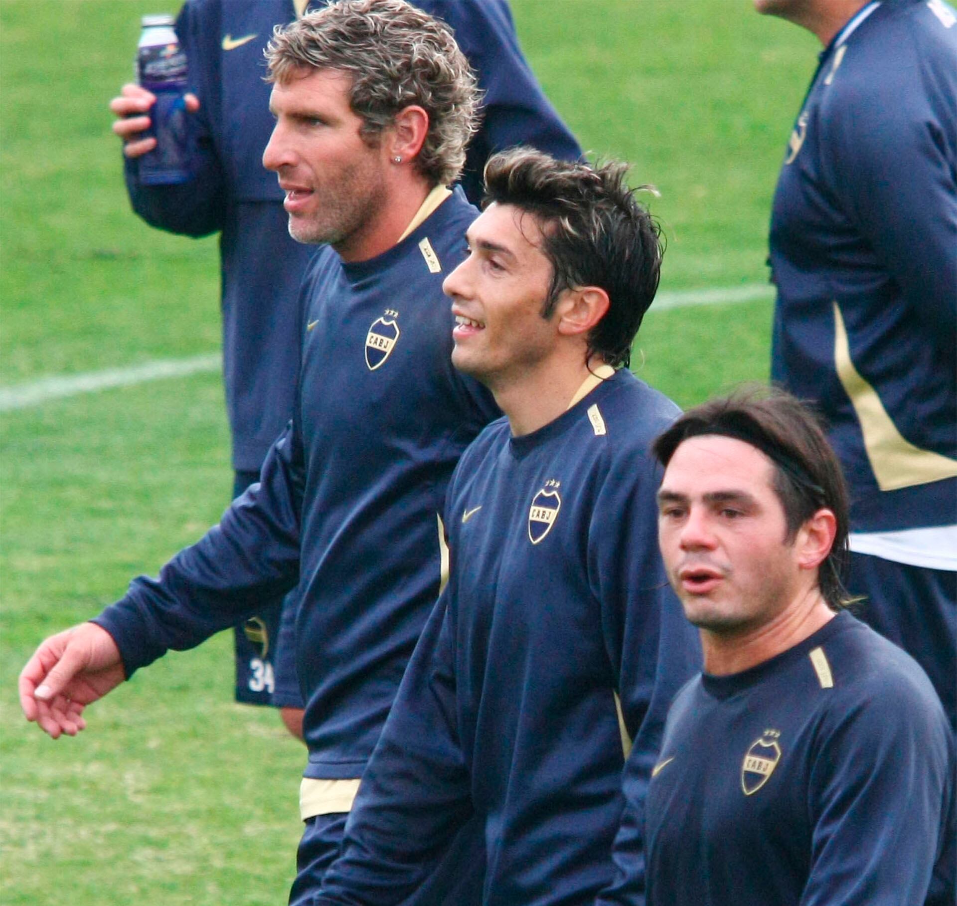 Durante su paso por Boca, junto a Martín Palermo y Jesús Dátolo (Foto NA)