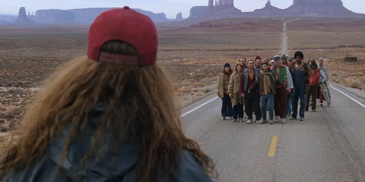 La escena de la maratón requirió filmación en varias localizaciones reales y un equipo dedicado a cuidar la autenticidad del viaje de Forrest (Captura/YouTube)