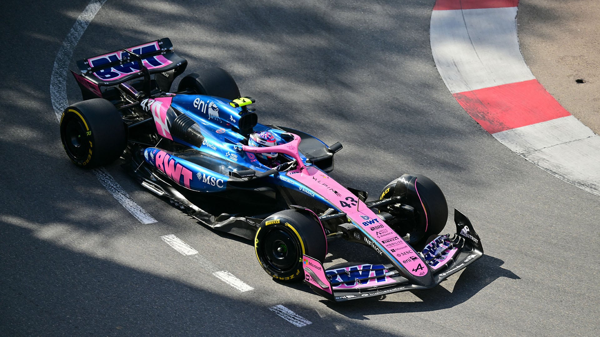 Los monoplazas de la temporada 2025 fueron considerados los más grandes y los más pesados de toda la historia de la Fórmula 1 (Photo by Andrej ISAKOVIC / AFP)