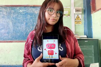 Docente crea robot para enseñar