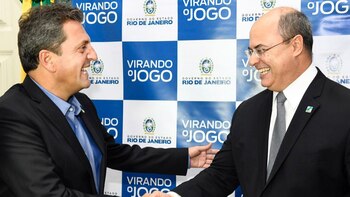 Sergio Massa saluda a Wilson