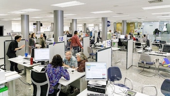 Los españoles quieren ser funcionarios: el empleo público ha crecido el doble que el privado en los últimos seis años