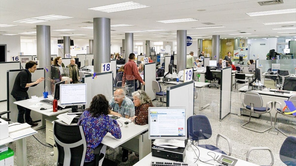 Los españoles quieren ser funcionarios: el empleo público ha crecido el doble que el privado en los últimos seis años Los españoles quieren ser funcionarios: el empleo público ha crecido el doble que el privado en los últimos seis años