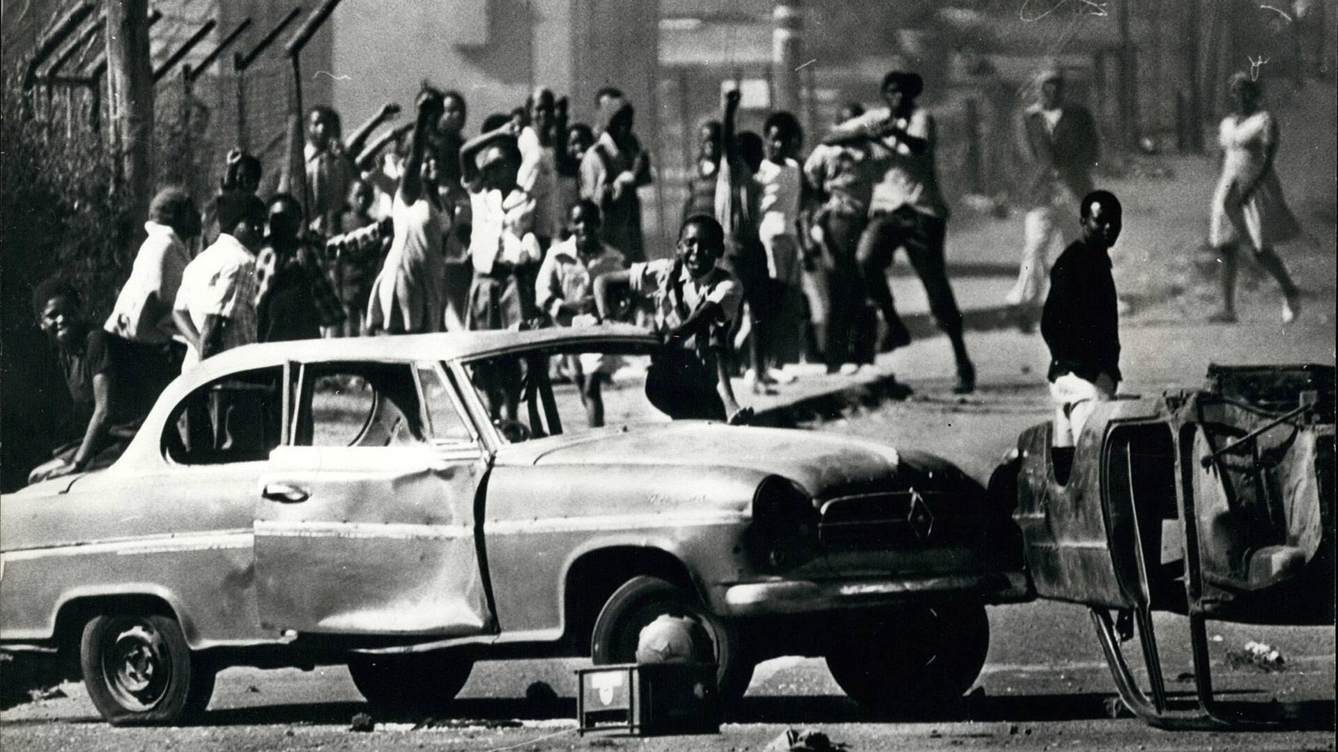 6 de junio de 1976: decenas de fallecidos y más de mil heridos en la masacre de Sudáfrica en Soweto, el peor estallido de disturbios civiles