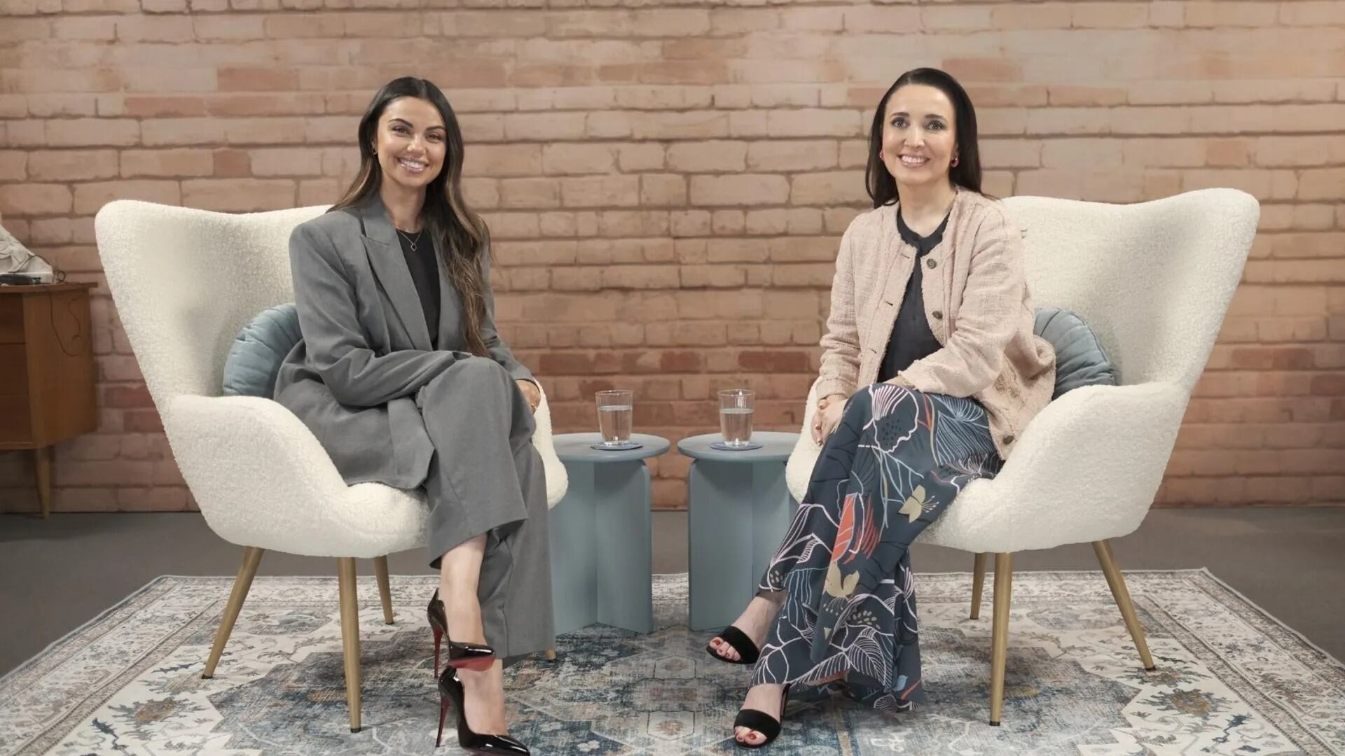 Claudia Rodríguez, pareja de Marc Cucurella, y Cruz Sánchez de Lara en