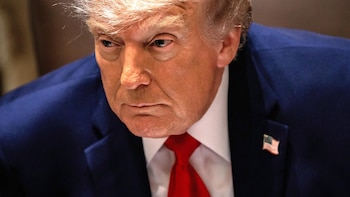 Trump amenaza a Omán por las negociaciones con Irán sobre Ormuz: "Se comportará o tendremos que destruirlo"