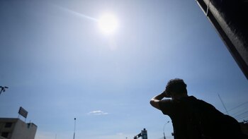 Las autoridades recomiendan utilizar sombreros