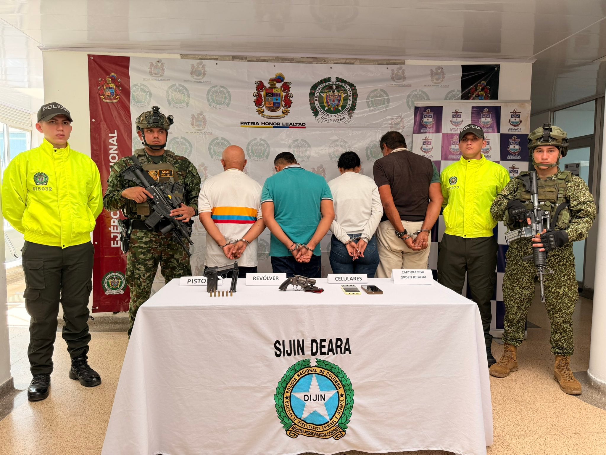 La investigación vinculó a cuatro de los detenidos con ataques contra la Fuerza Pública y la población civil en Arauca - crédito Ejército