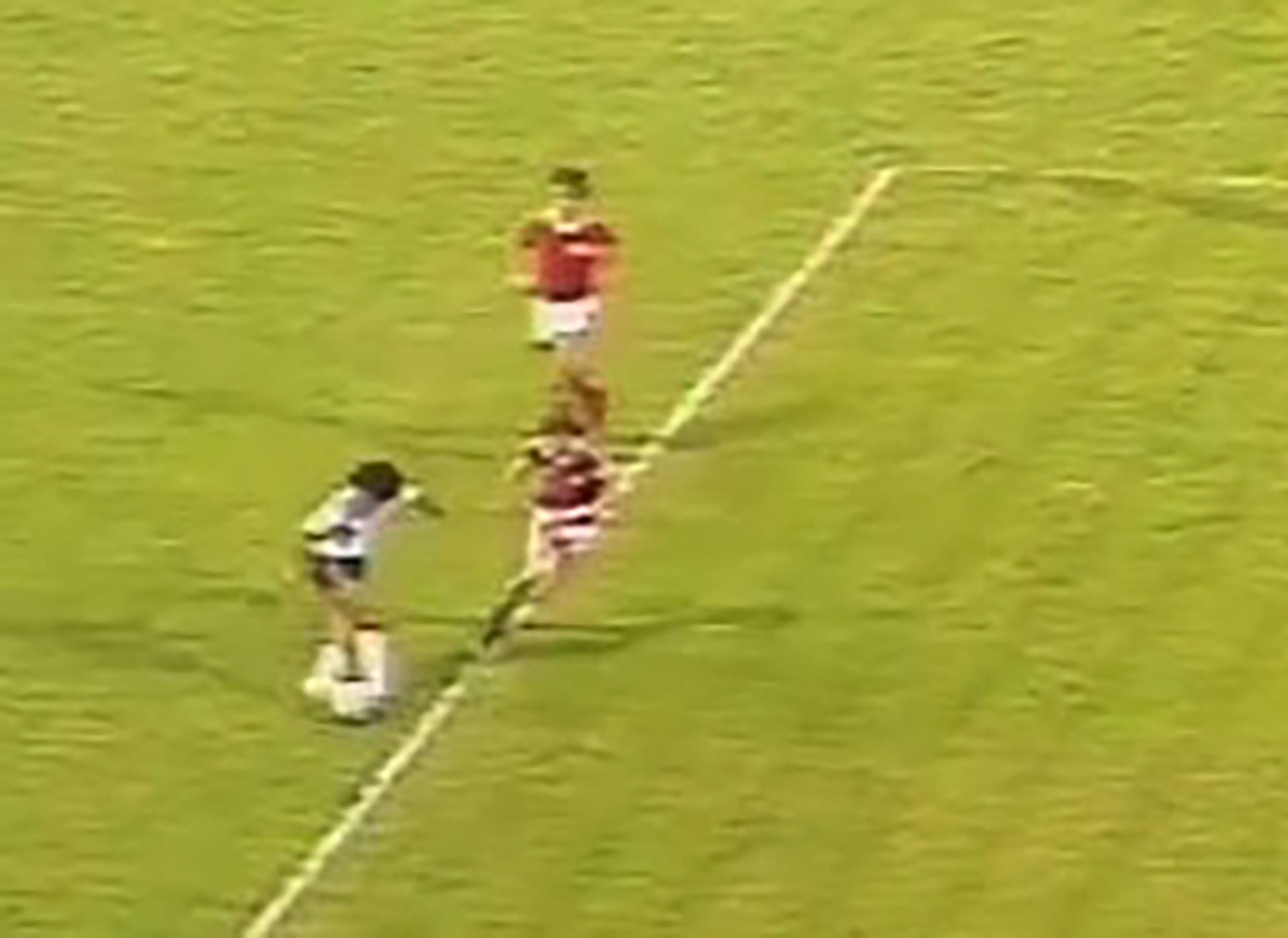El hermoso centro de rabona de Maradona que aterrizó en la cabeza de Ramón Díaz. Uno de los goles del 5-0 del amistoso de 1980