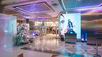 Stephanie Demner y Sofi Gonet, presentes en la inauguración de un nuevo local de K-Beauty en Palermo